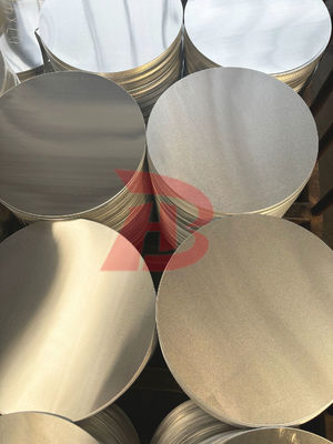 Lembaran aluminium bulat untuk peralatan masak, diameter 80 - 1100mm, ketebalan 0,5 - 6mm. Tersedia stok pabrik.