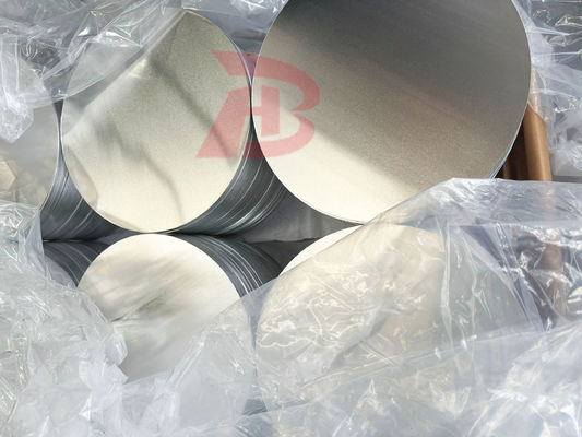 Ukuran Custom Lingkaran Aluminium 0.3-6mm Ketebalan 100-1000mm Diameter CC DC Bahan 1050 1060 3003 Alloy Resistant Crack Deep Drawing for Cookware and Lamp Cover Stamping