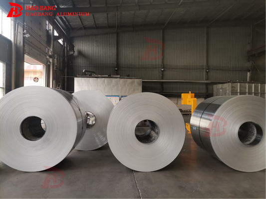 Bulat Aluminium Seri 1 Tahan korosi yang sangat baik Daya tarik yang kuat untuk tanda peringatan jalan