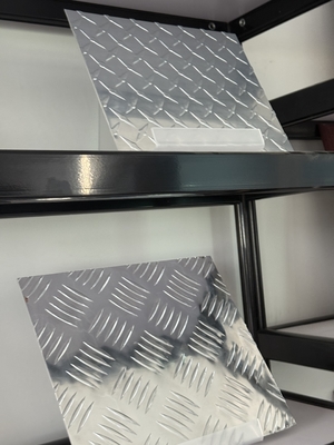 Aluminium Checker Sheet Round Plate Mill Finish Alloy Seri 3000 5000