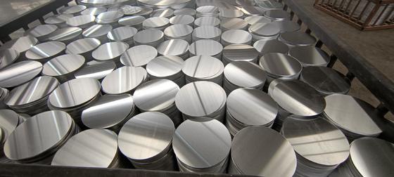 Cakram Aluminium Kerataan Tinggi Permukaan Halus Paduan 1050 1060 3003, Tebal 0,3–6Mm, Kosong Aluminium Ukuran Khusus untuk Penutup Lampu & Pot