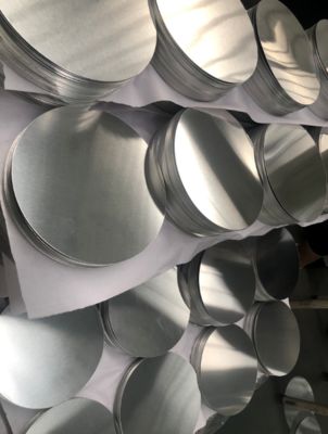 Permukaan Lemparan Tinggi Aluminium Disc 0,3 ∼6mm Tepi Custom Size Aluminium Blank untuk Lamp Cover & Pot