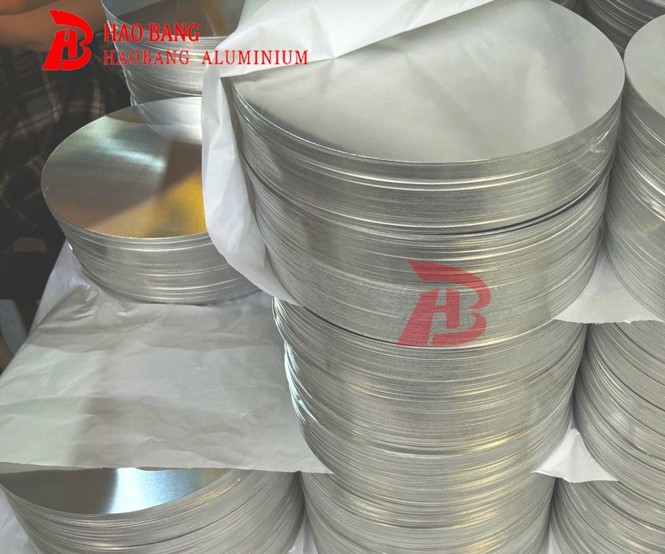Permukaan Lapisan B209 ASTM 3003 8011 1050 1100 1060 Lingkaran Disk Aluminium untuk Pan Non Stick