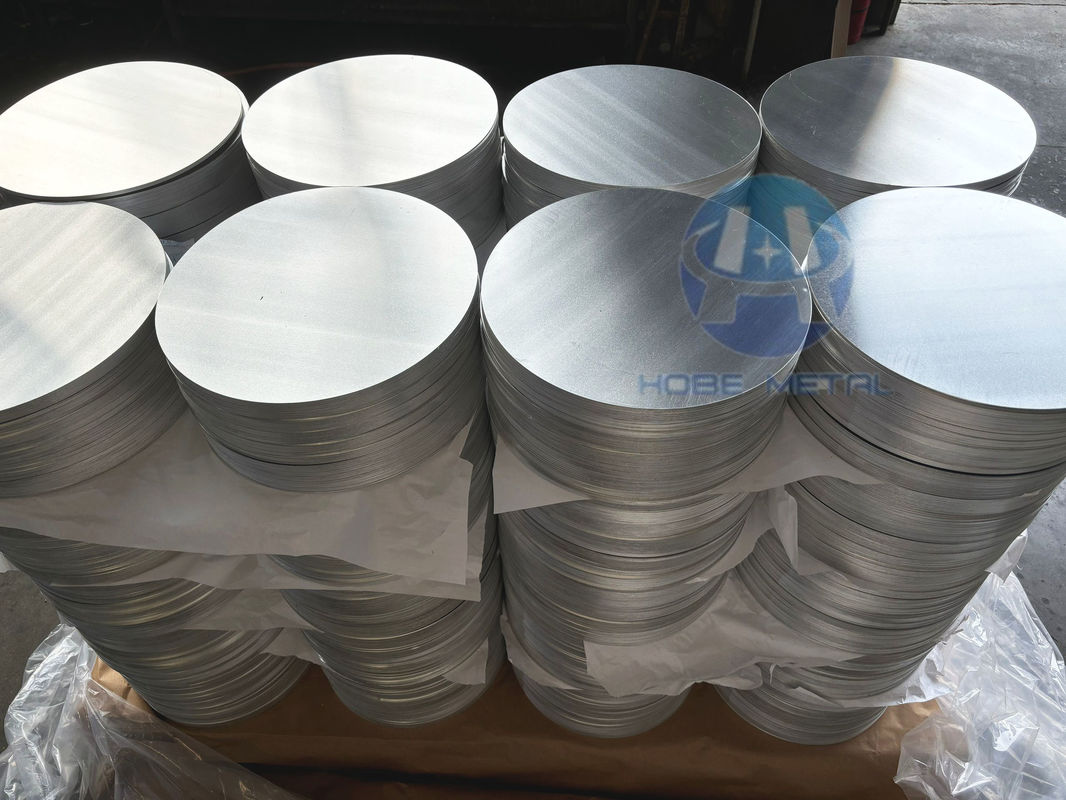 Ukuran Custom Lingkaran Aluminium 0.3-6mm Ketebalan 100-1000mm Diameter CC DC Bahan 1050 1060 3003 Alloy Resistant Crack Deep Drawing for Cookware and Lamp Cover Stamping