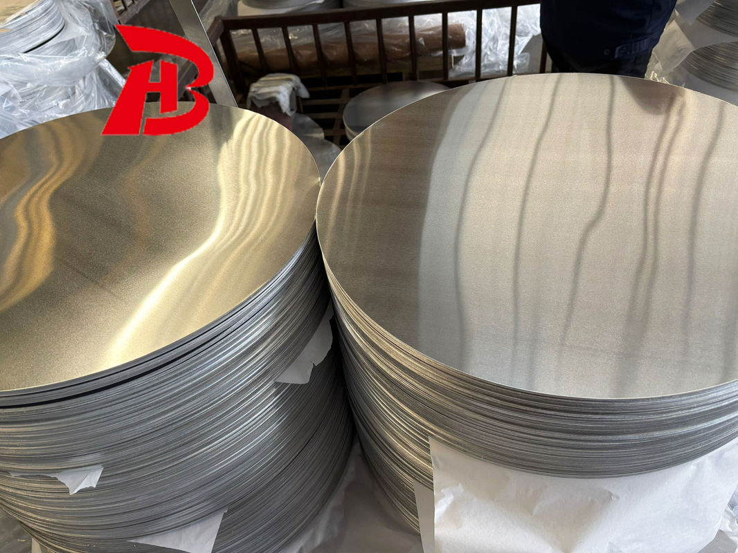 Ukuran Custom Lingkaran Aluminium 0.3-6mm Ketebalan 100-1000mm Diameter CC DC Bahan 1050 1060 3003 Alloy Resistant Crack Deep Drawing for Cookware and Lamp Cover Stamping