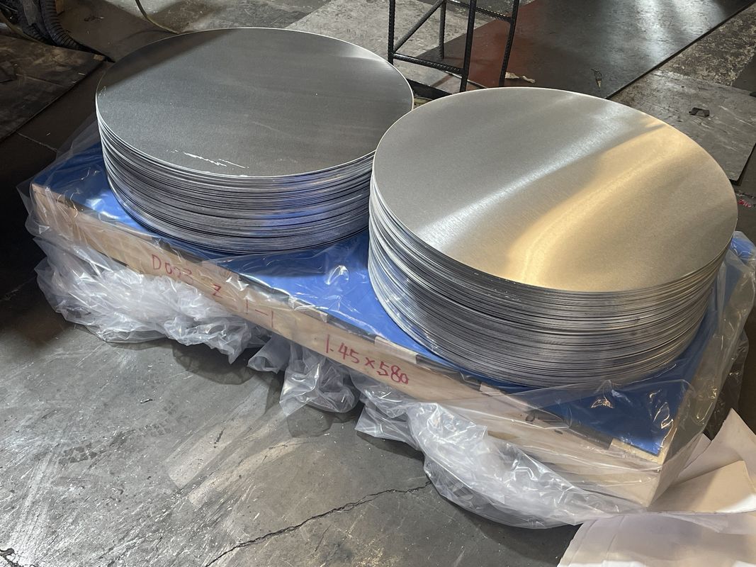 Cakram Aluminium Daktilitas Tinggi Tahan Korosi 1050/1060/1080/1100 Φ80-1600MM 0.3-6.0MM untuk Produksi Peralatan Masak