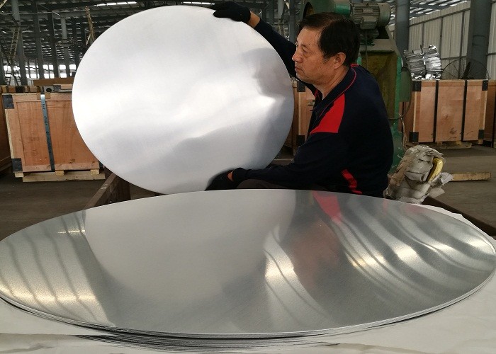 Piring aluminium bulat 1070 besar yang dipoles peralatan dapur ringan hemat biaya