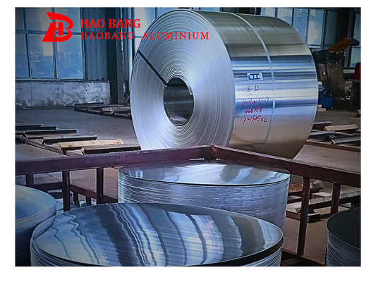 Prime Smooth Surface AA1050 AA1060 Koil Aluminium Dalam CC Dan CC Pilihan Bahan