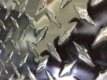 Aluminium Checker Sheet Round Plate Mill Finish Alloy Seri 3000 5000